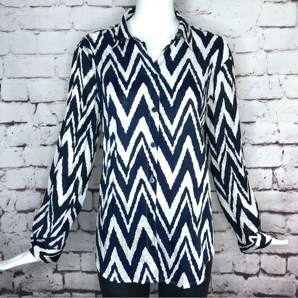 CHICO’S Tops - CHICO’S Navy & White Chevron crinkle coverup shirt blouse Medium Chico’s Size 1